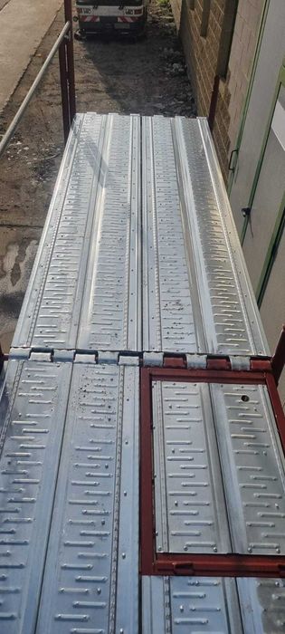 Schela metalica de exterior noua, cu podina de 1,8 m