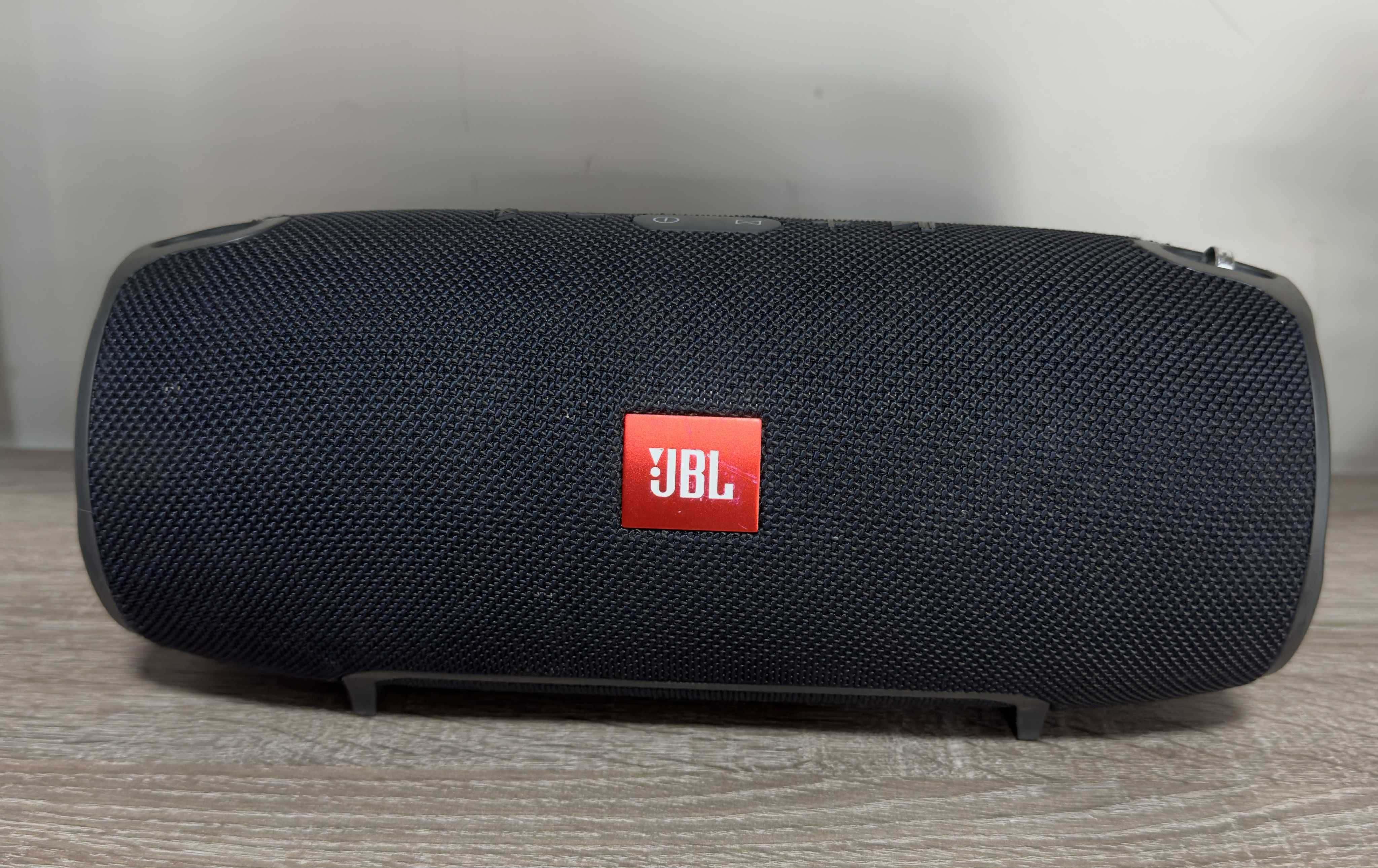 Продавам блутут колона JBL Xtreme 1