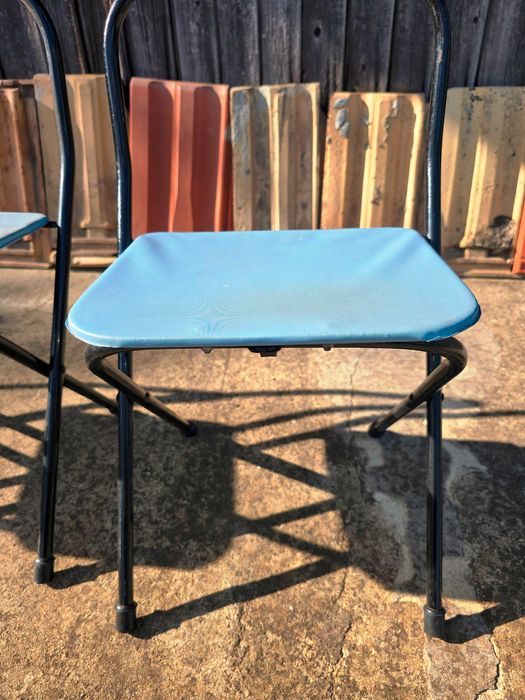 Продавам много запазени сгъваеми столчета