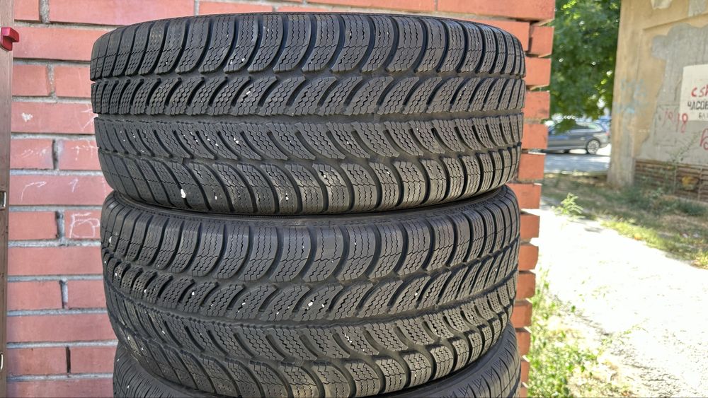 Продавам 2бр. Зимни гуми 205/55/16 Debica / Дебица
