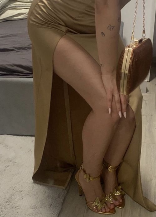 Sandale cu toc cu fluturi