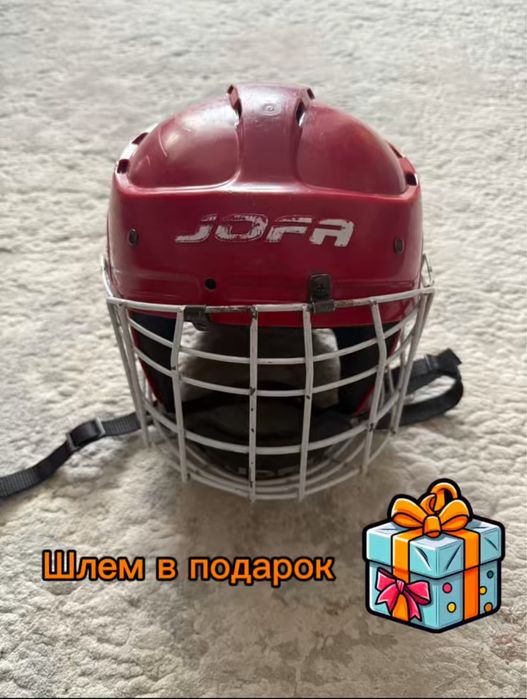 Хоккейна форма на 5-6 лет . Шлем и трико в подарок