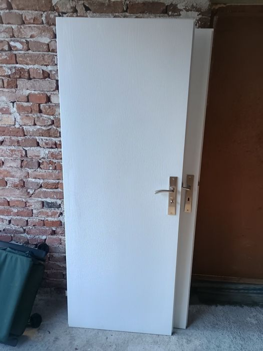 Интериорни врати два броя