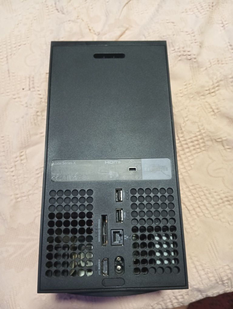 Xbox series X sotiladi 2 ta pulti blan