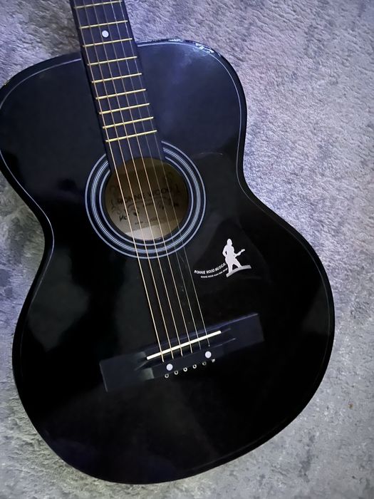 Гитара почти новая