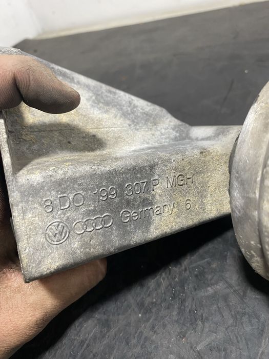 Suport motor stanga tampon motor Audi A4 B5 1.9 TDI AJM 8D0199307P