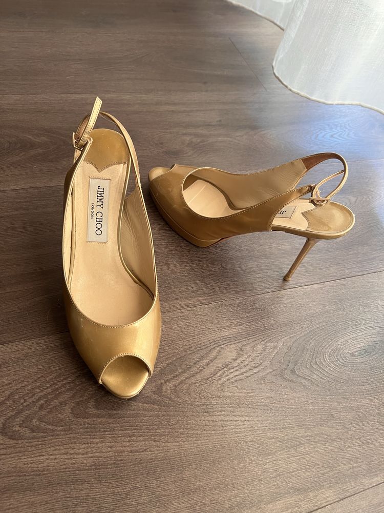 Sandale aurii Jimmy Choo
