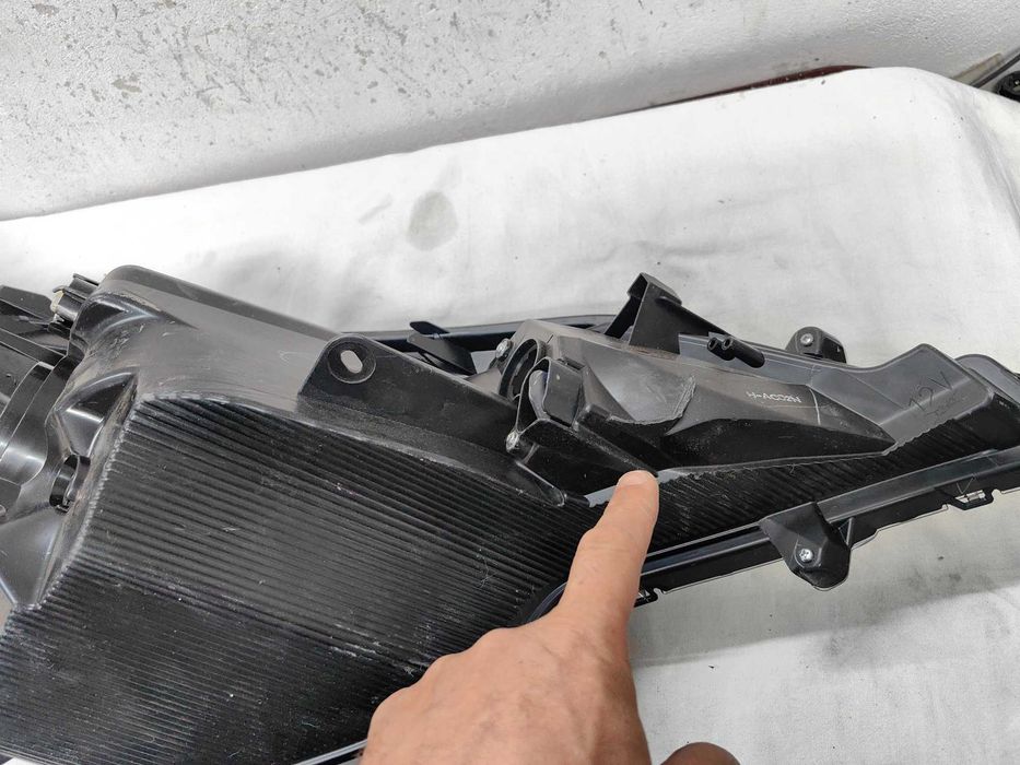 Оригинален фар Mitsubishi Space Star