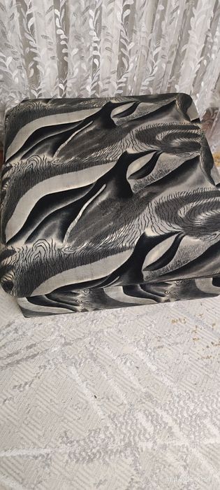 Кресло и пуфик 8000 ,крышка пуфика открывается можно хранить вещи ...