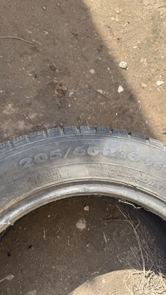 Шины 2шт  205/60/16 nokian и dunlop