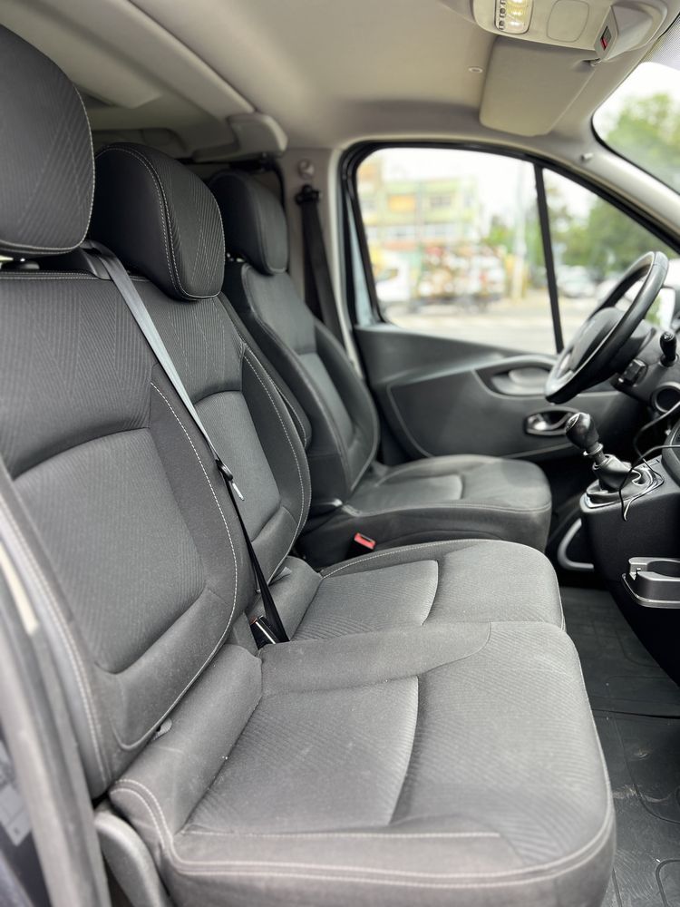 Y S M. FOR RENT  OFERIM SPRE INCHIRIERE Renault VIP  8+1 locuri  2019