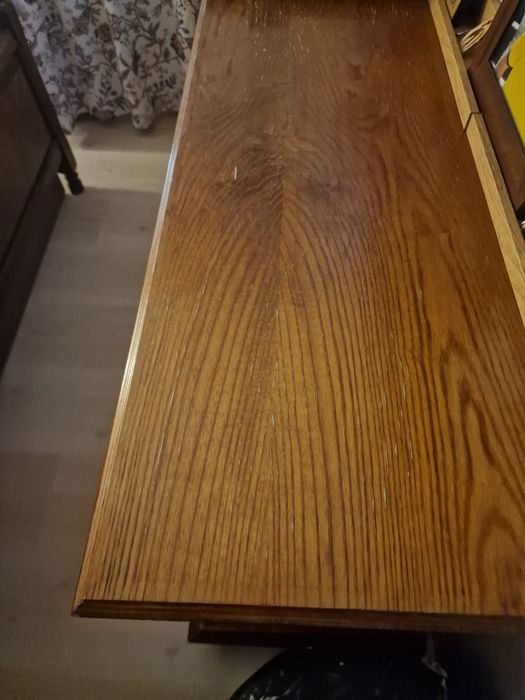 vând comoda din lemn masiv stejar