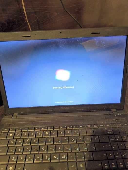 Продавам компютър ASUS X54C WINDOWS 7 ULTIMATE