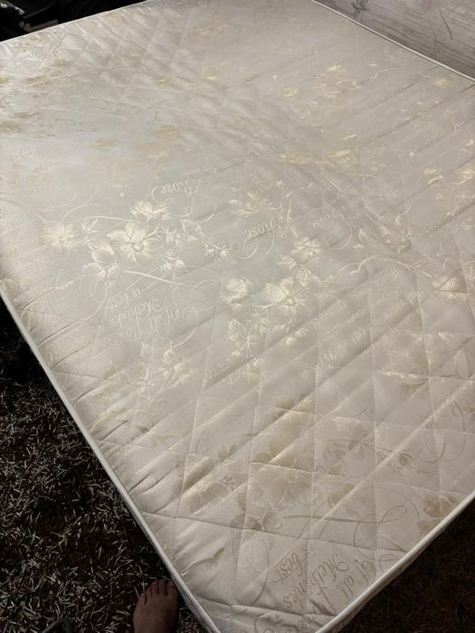 Матрас б/у, без пятен/разводов 160х200