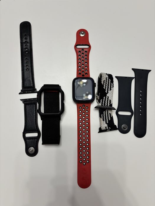 Apple watch seria 8 45mm, aluminum + 4 curele