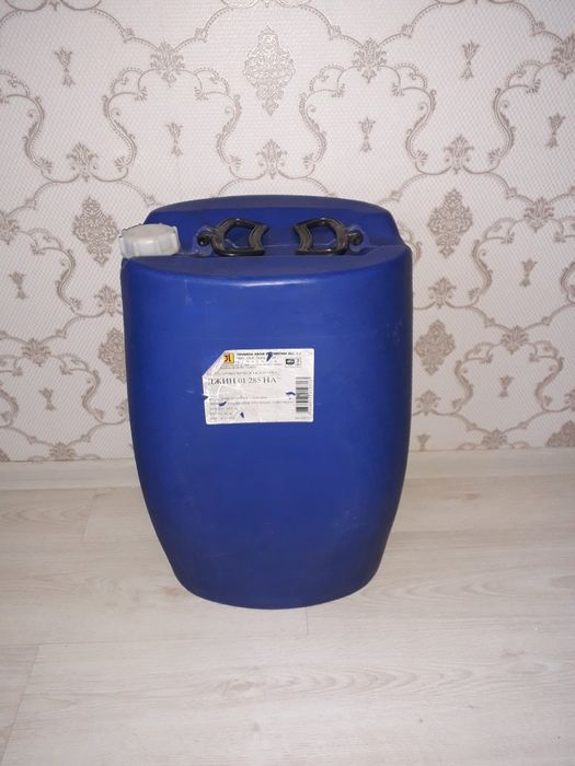 Большая канистра б/у