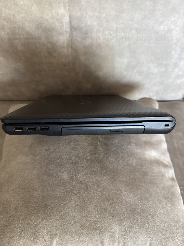 Sony VAIO laptop 17.3”, model VPCEJ3T1E
