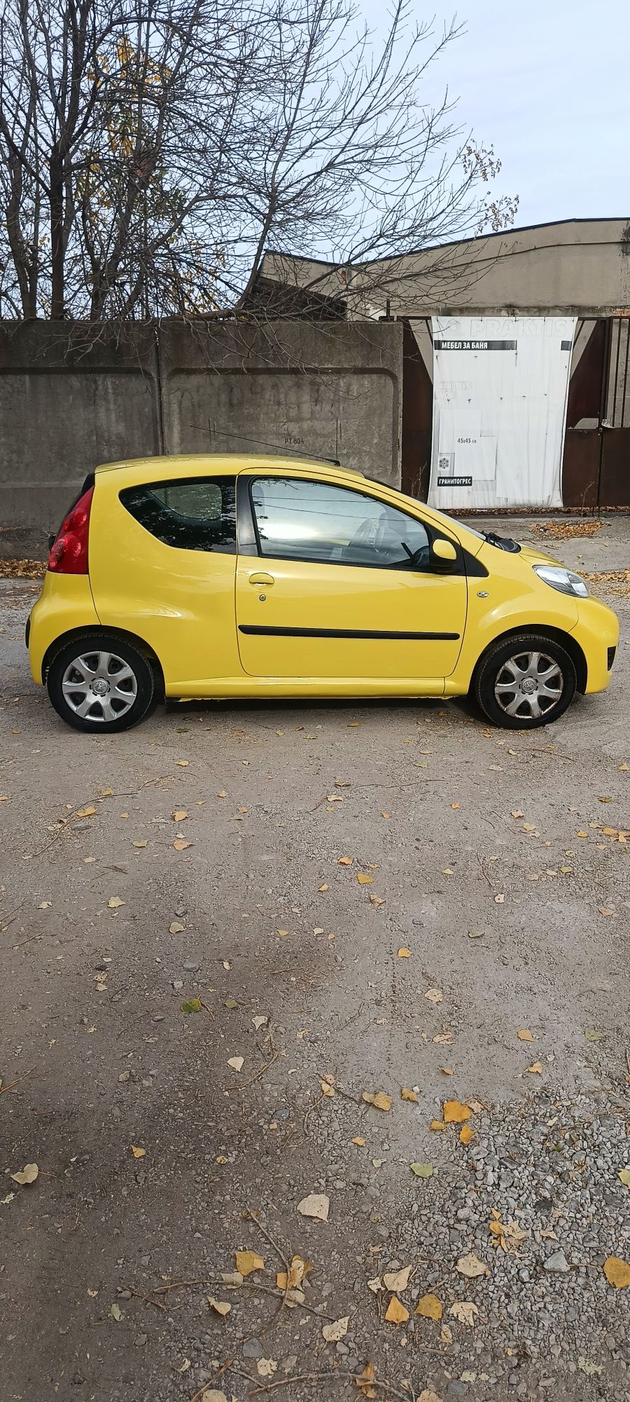 Pegeot 107 1.0 .