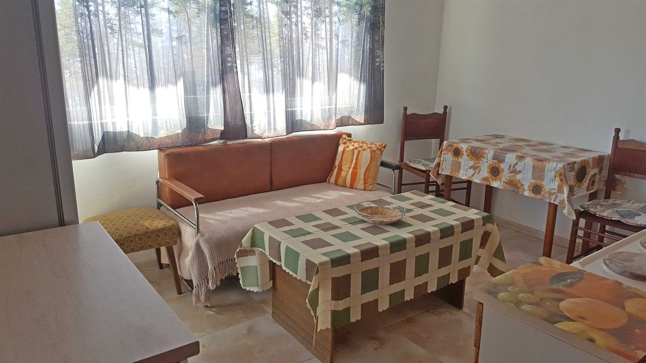 Дава се под наем Едностаен апартамент в Перник, Център - 55 кв.м за 280.5 € - Снимка #6