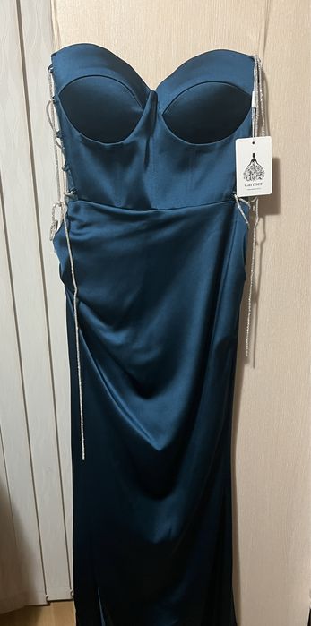 Сатенена официална рокля