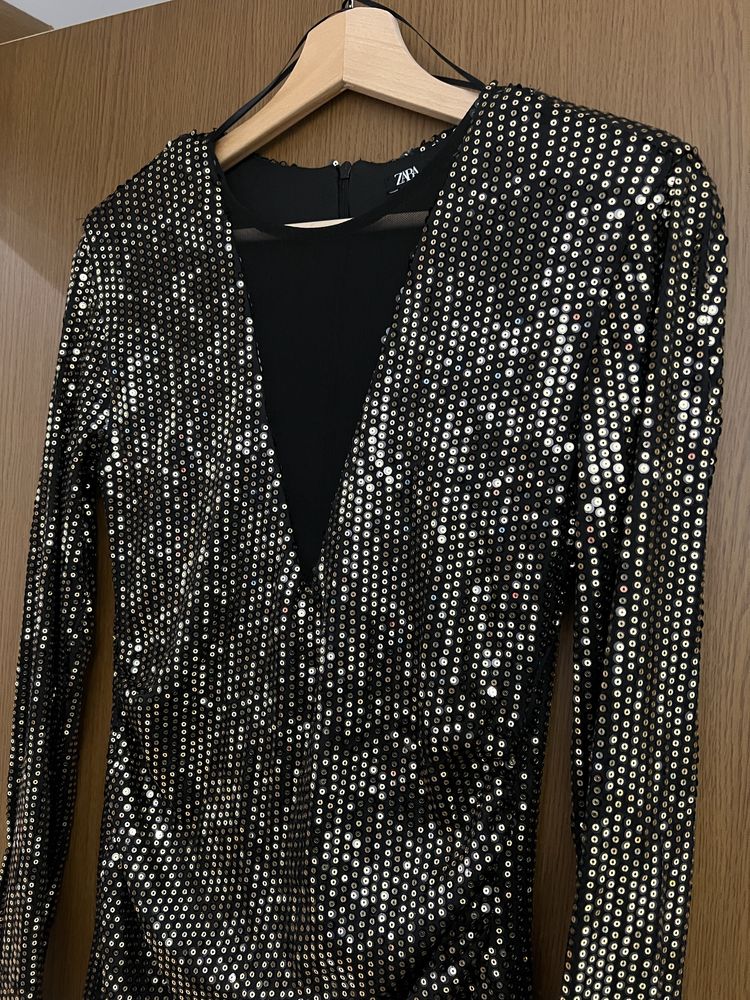 Лъскава рокля Zara