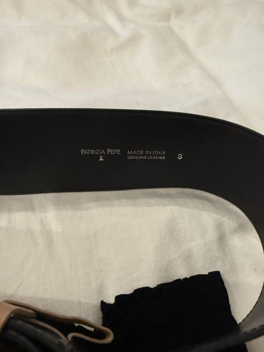 Продавам пола ,топ и колан Patrzicia Pepe