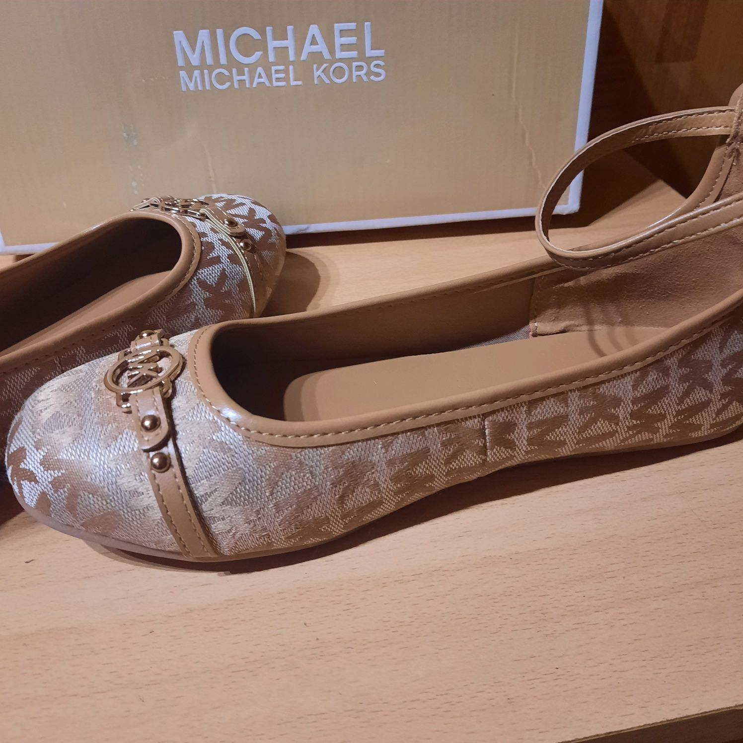 Дамски обувки на Michael Kors