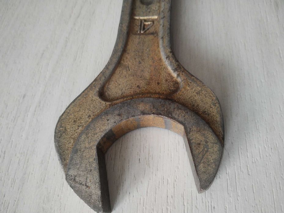 Гаечен ключ размер 41мм./46мм.