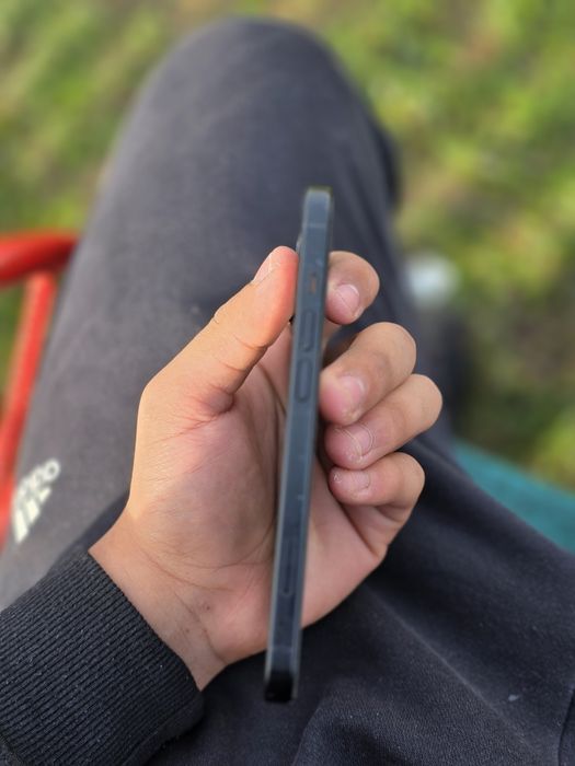 Vând iphone 15 normal