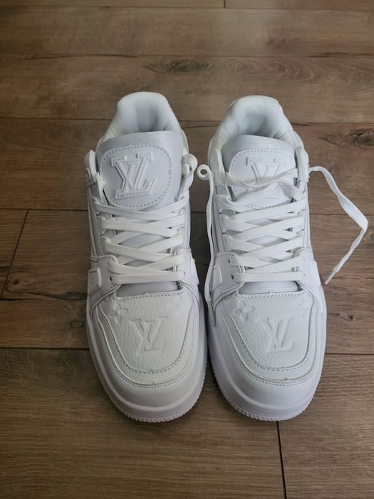 Adidași LV triple white