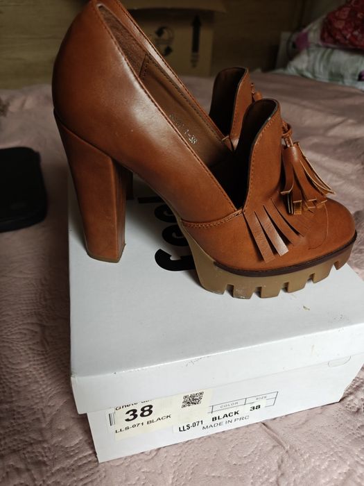 Pantofi maro cu toc si platforma, 38