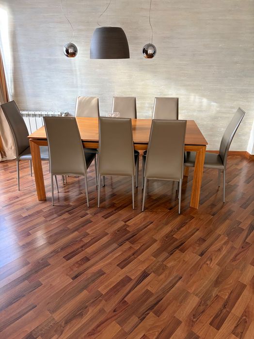 МАСА И СТОЛОВЕ (осем броя столове)