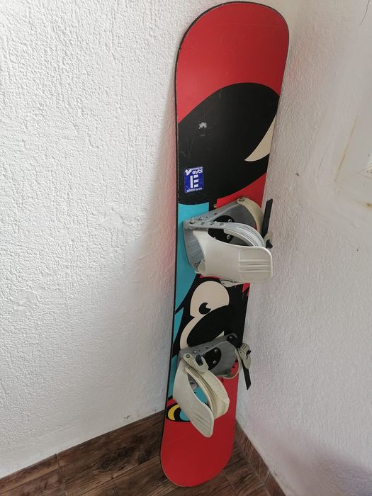 Vând set snowboard