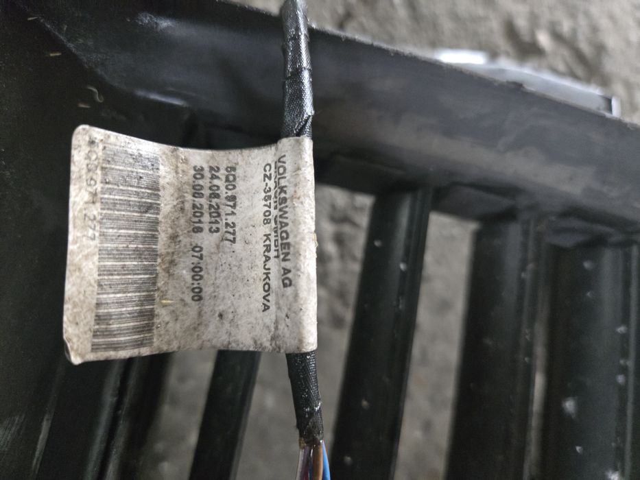 Grila activa deflector cu flapsuri Vw Passat B8 cod 95B965501H / 3G012