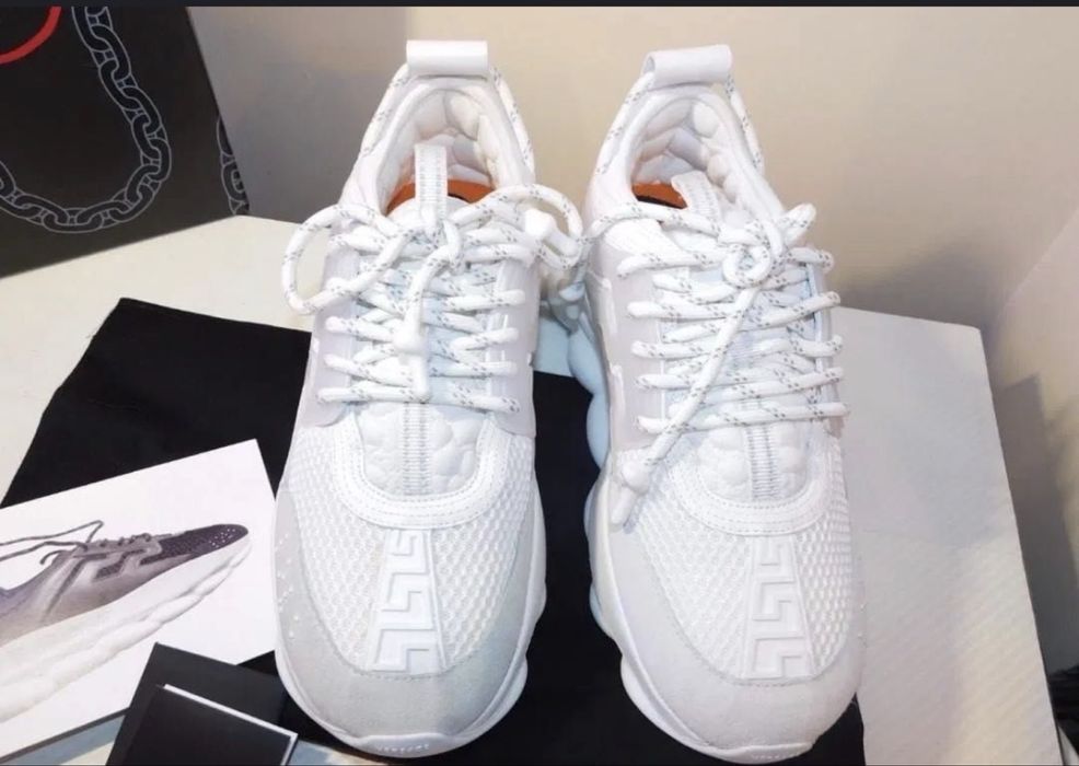 Versace chain riaction