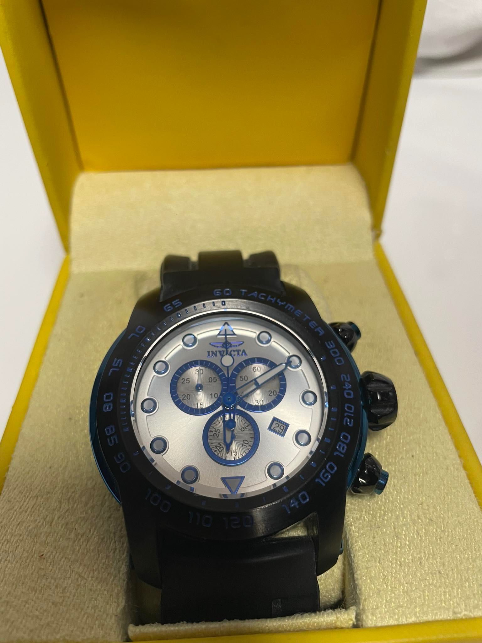 часовник invicta