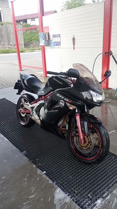 Motocicleta Kawasaki er6f