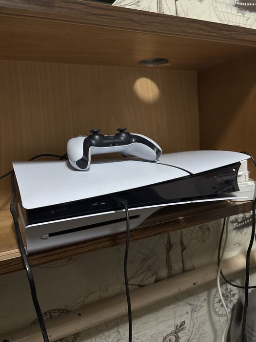 Пс 5 с коробкой и документами и с подпиской на игры