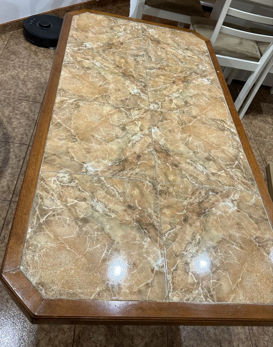 Vand masa din marmura.
