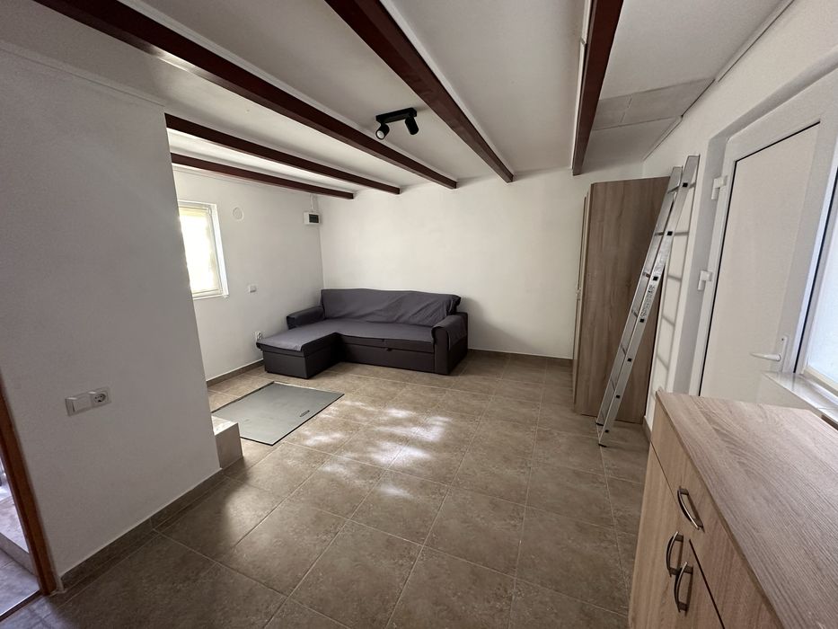 Teren cu casuta, foisor si livada in Valea Calugareasca