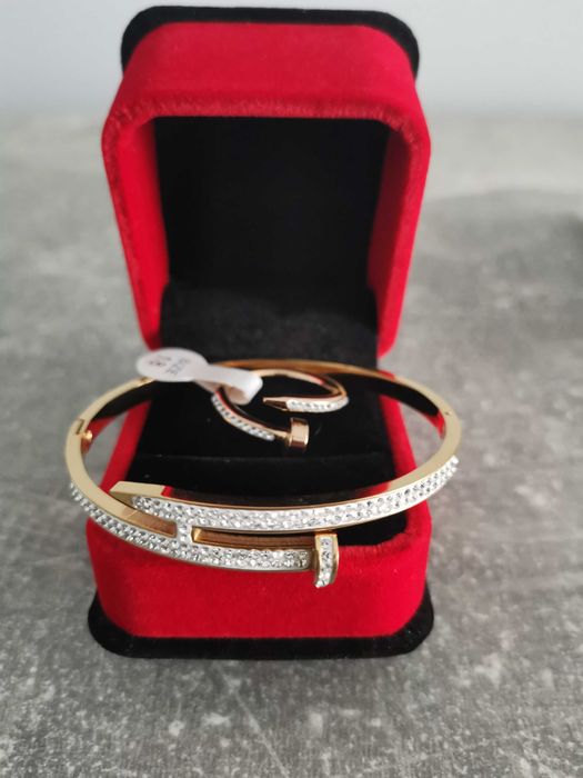 Комплект гривна и пръстен във формата на пирон