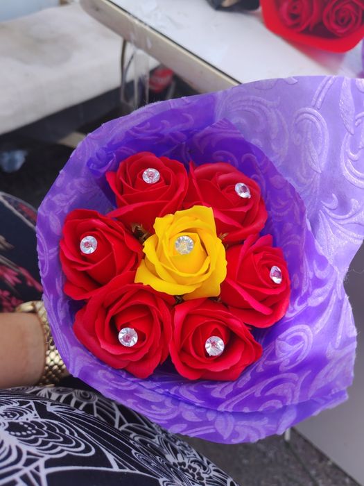 Buchete de flori la comandă Livram oriunde în România