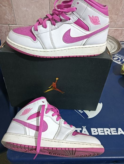 Vând adidași original Nike Jordan i