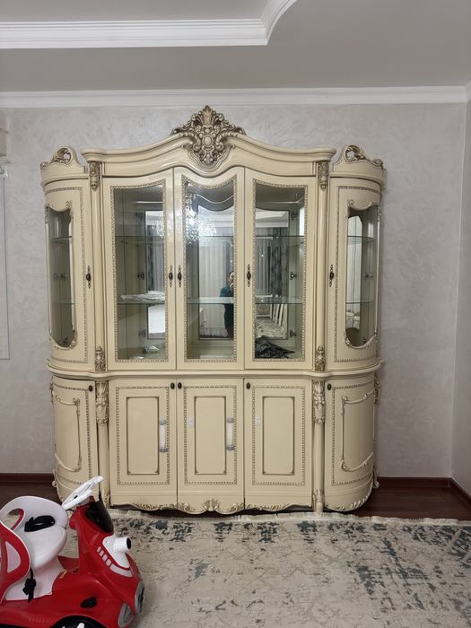 Сервант срочно продоется