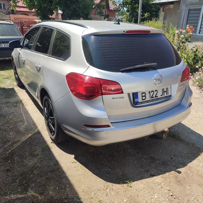 Opel Astra J 2015, 1600cm, diesel.
