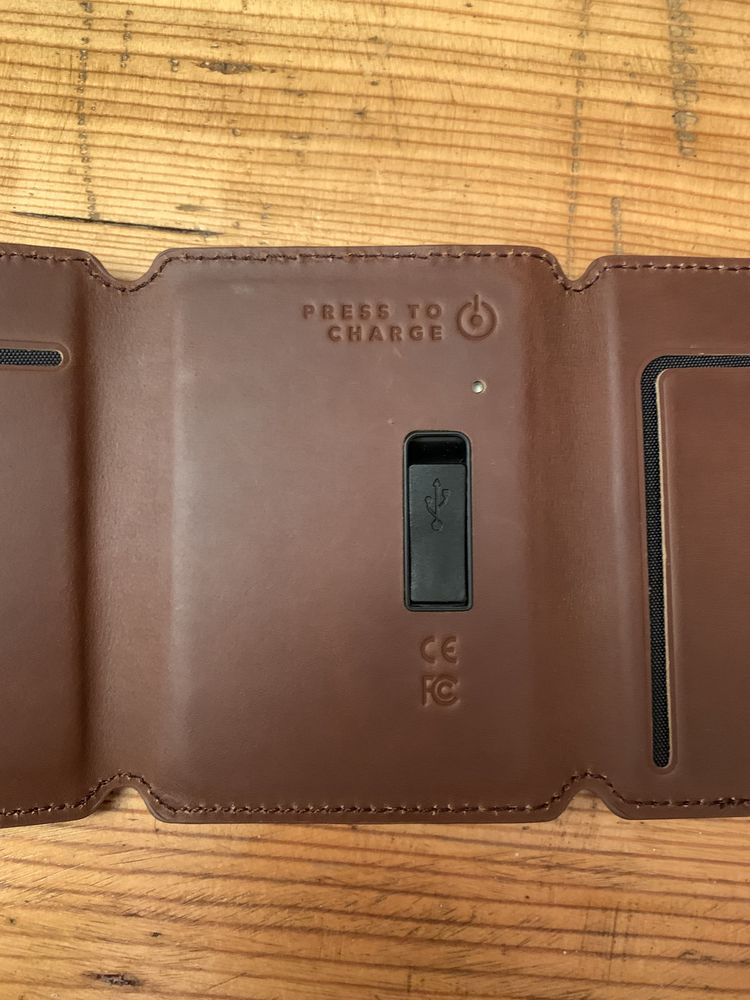 Portofel SEYVR  Piele pentru card-uri cu baterie externa