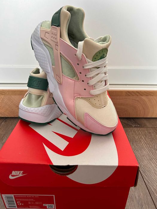 Nike - дамски маратонки NIKE HUARACHE RUN SE - НОВА ЦЕНА!