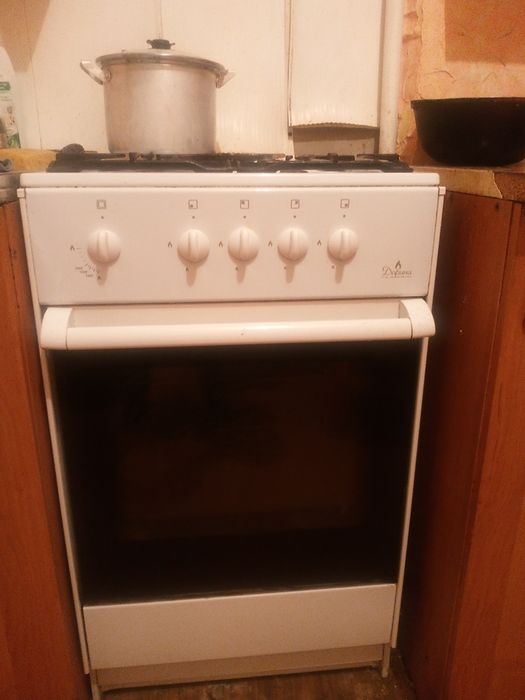 Продаю б/у газовую плиту