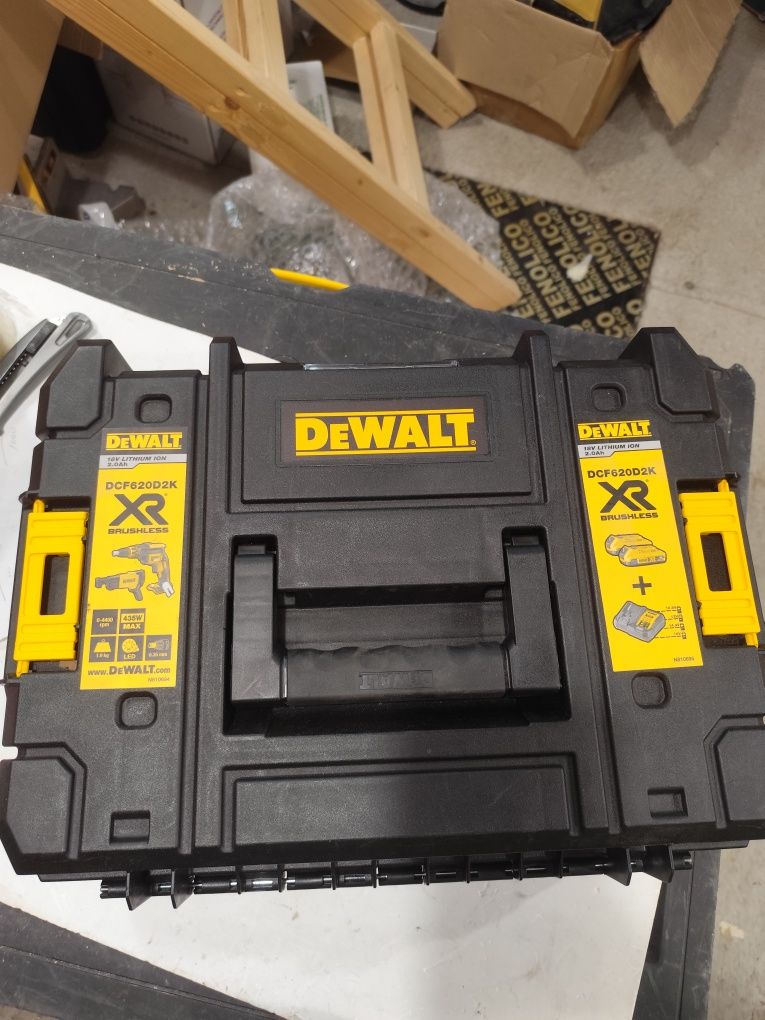 Комплект винтоверт за гипсокартон Девалт Dewalt DCF620D2K