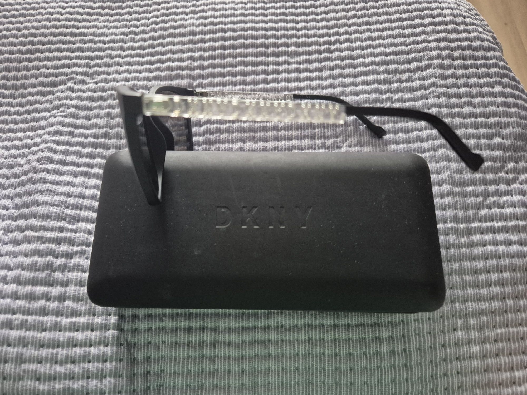Слънчеви очила DKNY